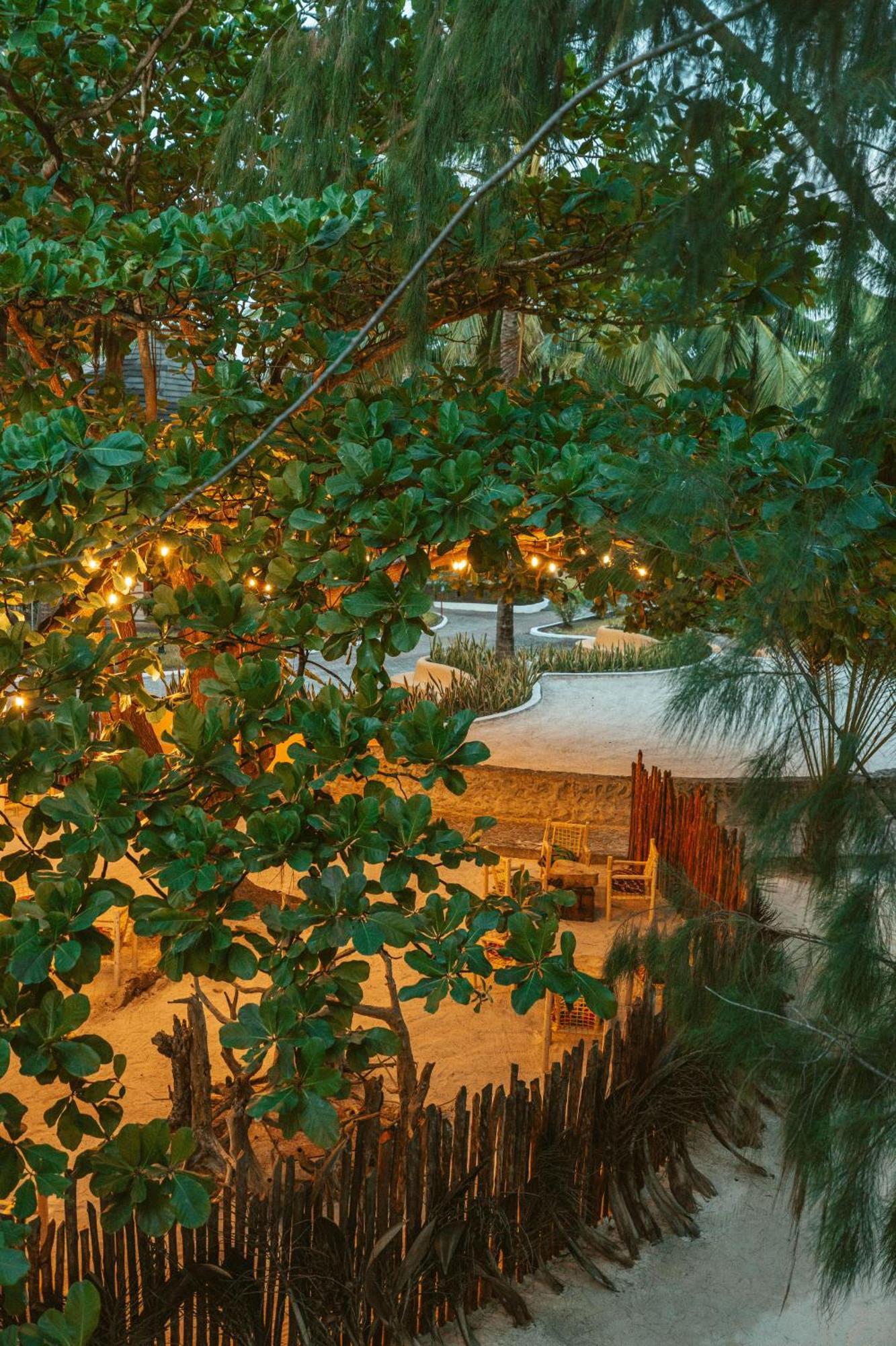 Sansi Kae Beach Resort Michamvi Екстериор снимка